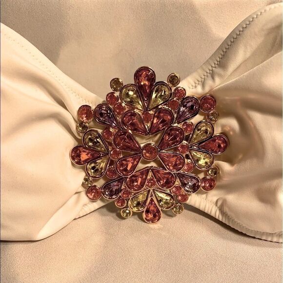 VICTORIAS SECRET WHITE DECORATIVE BANDEAU TOP - Picture 2 of 4